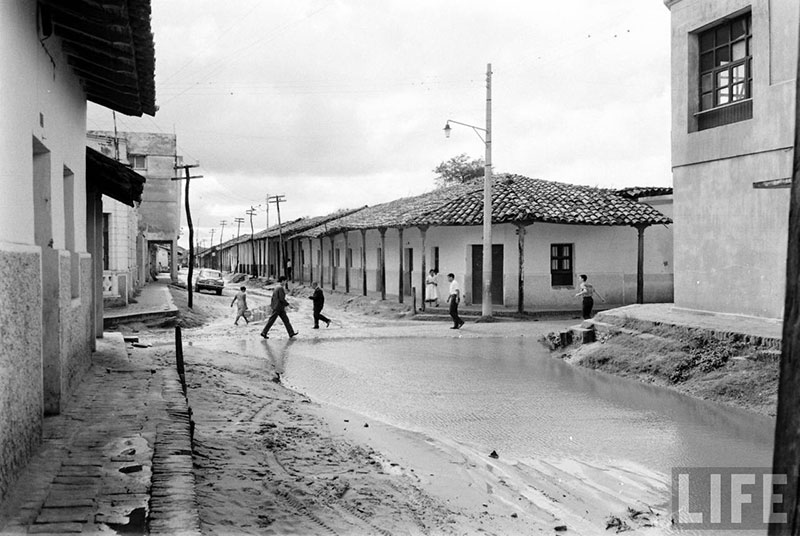         Vista de lejos de la calle Pari esquina Independencia – fotografía 1 de 6
