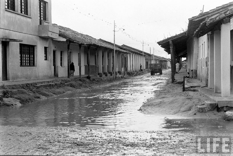         Camión sobre la calle Pari de ida a la valle Velasco – fotografía 3 de 3
