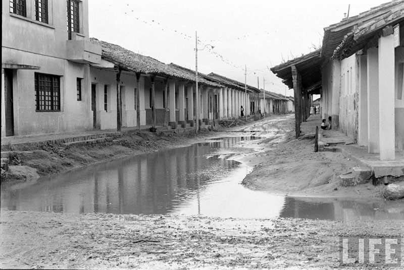         Vista de la calle Pari hacia la calle Velasco
