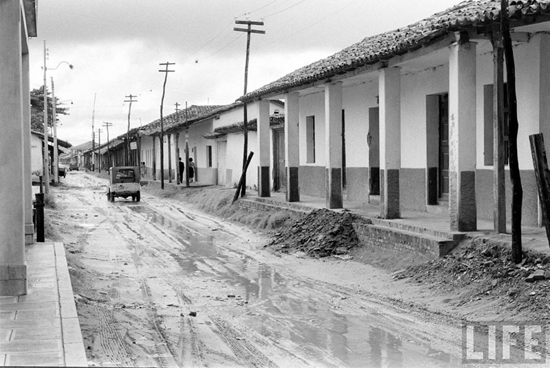         Vista de una calle del centro de la ciudad – fotografía 3 de 3
