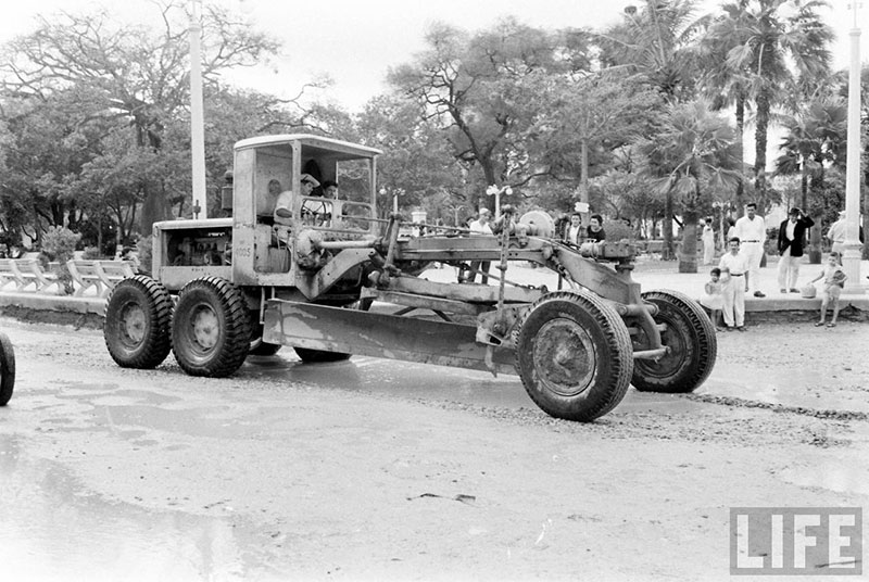         Mantenimiento de la calle Libertad esquina Junín en la Plaza 24 de Septiembre – fotografía 2 de 5
