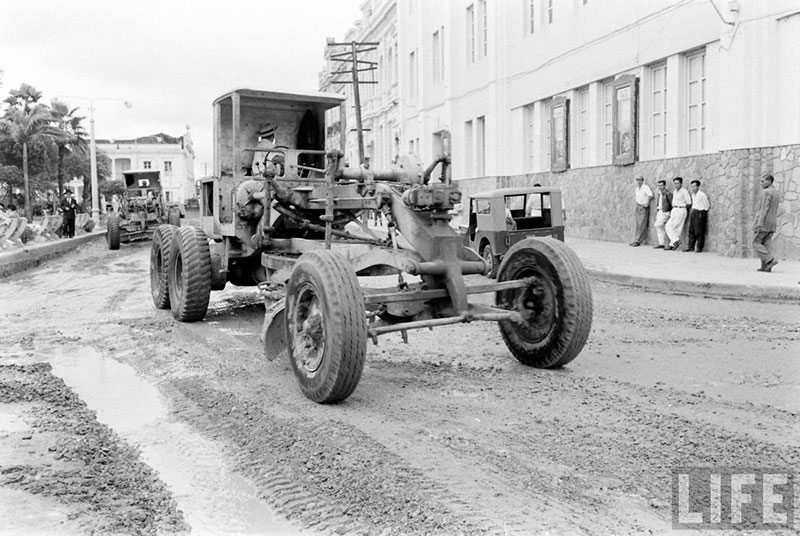         Mantenimiento de la calle Libertad esquina Junín en la Plaza 24 de Septiembre – fotografía 3 de 5
