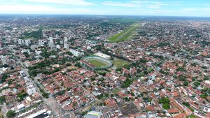         Vista aérea del Estadio Ramón Tahuichi Aguilera desde el Parque El Arenal
