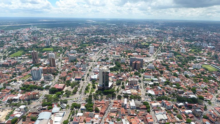         Vista aérea noroeste de la ciudad desde el Parque El Arenal
